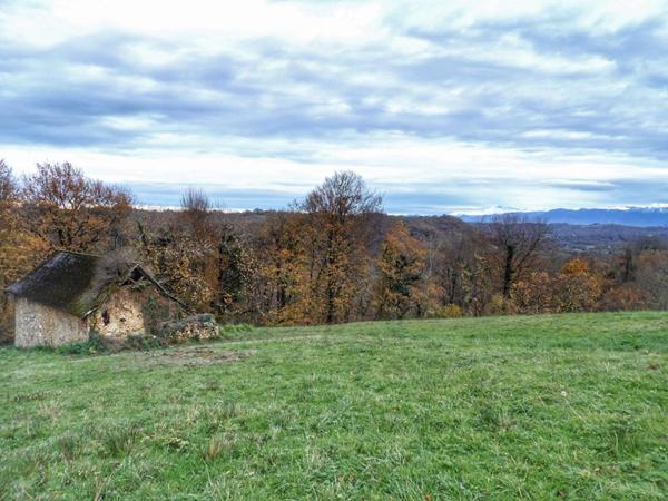Propriété à rénover avec grand terrain et panorama sur les Pyrénées