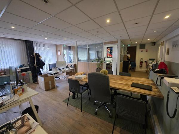 Commerce/bureaux de 97m² avec 10 mètres de vitrine.