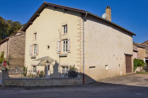 Plottes (71700) Belle maison de village