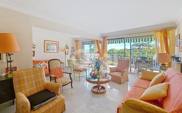 Appartement à vendre    4 pièces • 101,79 m2 Antibes