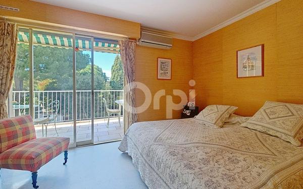 Appartement à vendre    4 pièces • 101,79 m2 Antibes