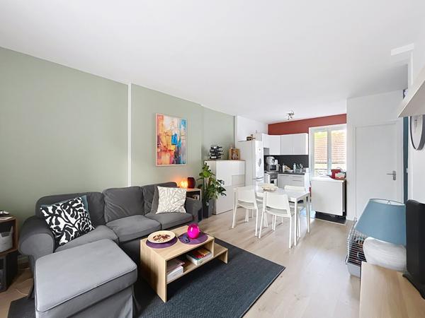 Appartement duplex en très bon état - location meublée - centre ville de La Ferté-Alais