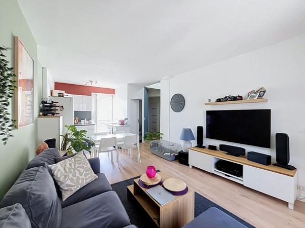 Appartement duplex en très bon état - location meublée - centre ville de La Ferté-Alais