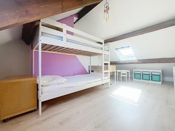 Appartement duplex en très bon état - location meublée - centre ville de La Ferté-Alais