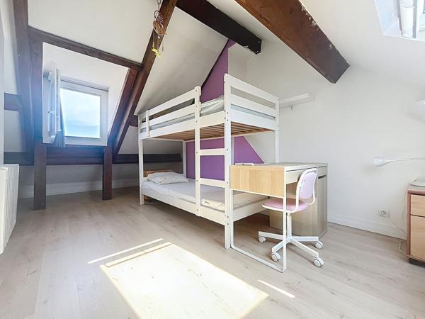 Appartement duplex en très bon état - location meublée - centre ville de La Ferté-Alais