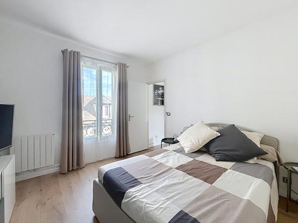 Appartement duplex en très bon état - location meublée - centre ville de La Ferté-Alais