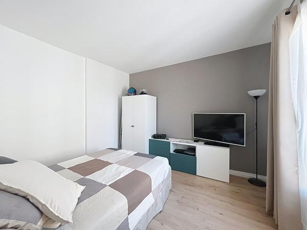 Appartement duplex en très bon état - location meublée - centre ville de La Ferté-Alais