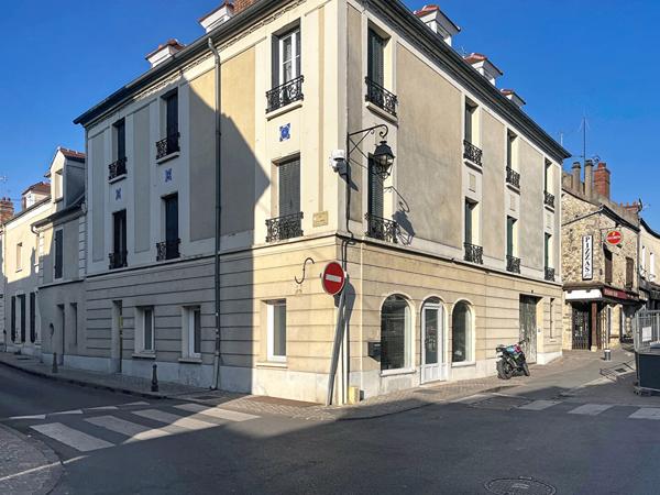 Appartement duplex en très bon état - location meublée - centre ville de La Ferté-Alais