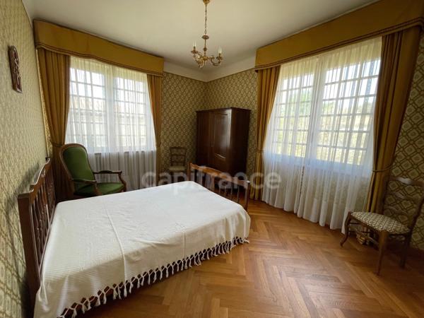 A vendre LIMOUX - Villa d'architecte 10 pièces 259 m2 habitable - proche du centre-ville