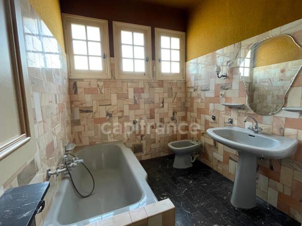 A vendre LIMOUX - Villa d'architecte 10 pièces 259 m2 habitable - proche du centre-ville