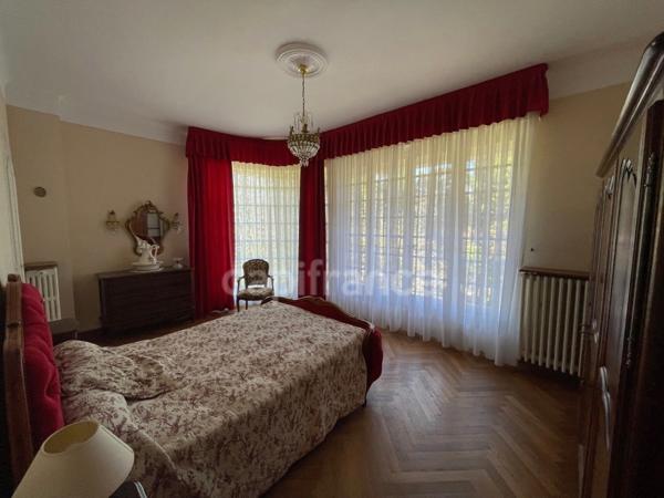 A vendre LIMOUX - Villa d'architecte 10 pièces 259 m2 habitable - proche du centre-ville