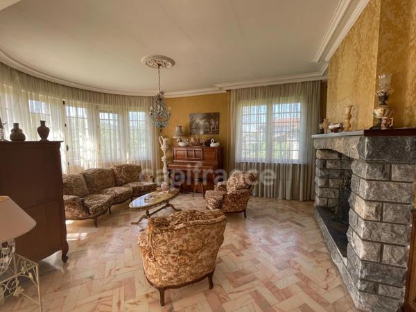 A vendre LIMOUX - Villa d'architecte 10 pièces 259 m2 habitable - proche du centre-ville