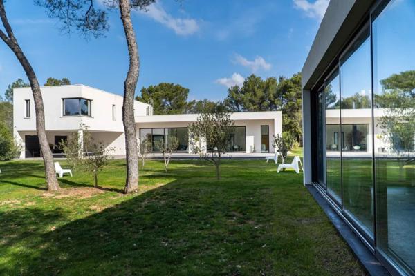 Vente Propriété 5 pièces 220 m2 à Pourrières