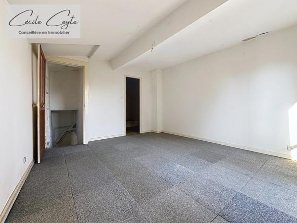 CORENC (38), maison ancienne à rénover avec un agrandissement possible