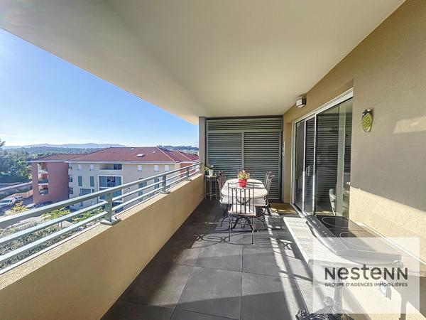 Fréjus - Superbe T3 en dernier étage avec terrasse, vue dégagée et double garage