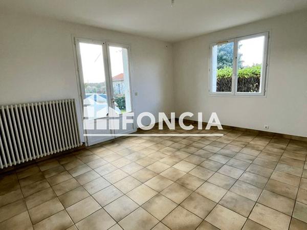Location Maison 2 pièces 51.9 m² - 7 RUE DE LA BUZARDERIE Niort 79000