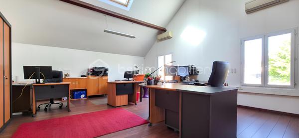 Local d activites de 268,49 m²