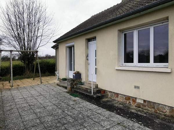 Maison de plain-pied sur près d'un hectare secteur Bais