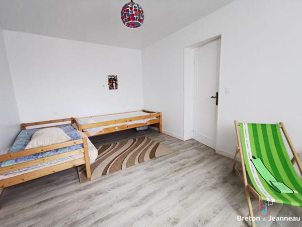 Maison de plain-pied sur près d'un hectare secteur Bais