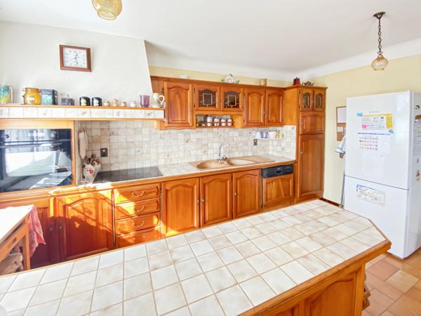 Dpt Gers (32), à vendre BARCELONNE DU GERS Maison T6 de 192 m² habitables + 2 vérandas + grand garage sur 1670 m² de terrain, au calme