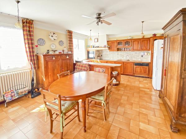 Dpt Gers (32), à vendre BARCELONNE DU GERS Maison T6 de 192 m² habitables + 2 vérandas + grand garage sur 1670 m² de terrain, au calme