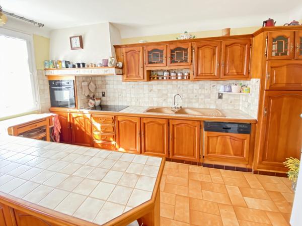 Dpt Gers (32), à vendre BARCELONNE DU GERS Maison T6 de 192 m² habitables + 2 vérandas + grand garage sur 1670 m² de terrain, au calme