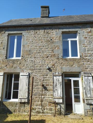 BSK IMMOBILIER est heureux de vous présenter à la vente cette maison de ville avec son joli petit terrain d'agrément dans le centre-ville de Carrouges avec beaucoup de potentiel.
La maison se compose en rez-de-chaussée d'une entrée, d'un WC indépendant, d'un salon, d'un séjour et d'une cuisine avec un coin douche.
Vous pourrez monter à l'étage par un bel escalier en colimaçon afin de découvrir deux grandes chambres ainsi que deux espaces de rangement.
Au deuxième et dernier étage, vous pourrez découvrir les combles aménageables ce qui vous permettra d'agrandir les espaces à vivre si tel est votre souhait.
Pour plus de renseignements et visiter, appelez-moi !!!