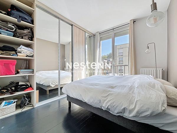 ISSY LES MOULINEAUX - CENTRE VILLE - Appartement 2 pièces de 47,38 m² en étage élevé avec ascenseur en très bon état général