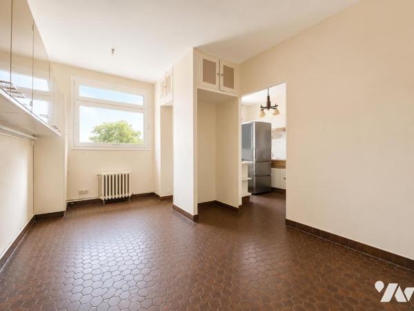 TOURS – BOULEVARD BÉRANGER
Appartement de 150 m² à rénover – Ascenseur, garage et cave.