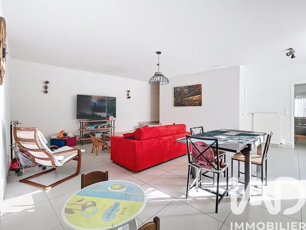 Maison à vendre 7 pièces 156 m² Saint-Cergues