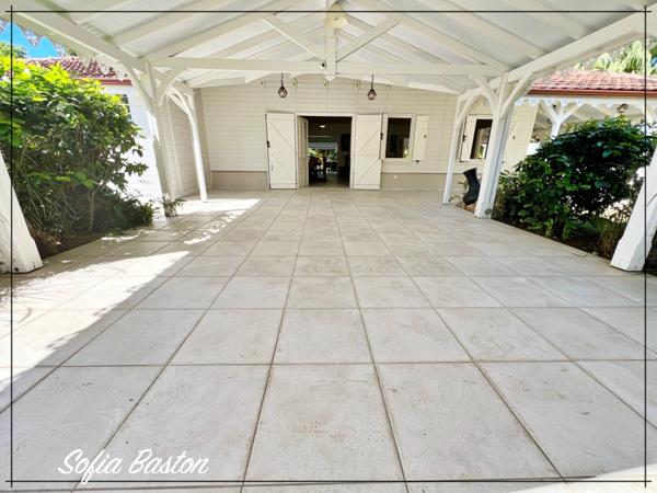 Sainte-Anne Plage – Villa T7 de 220 m²hab.+ 231m2 de terrasses - Piscine - bungalows annexes– Terrain 1 409 m² – Martinique (972)