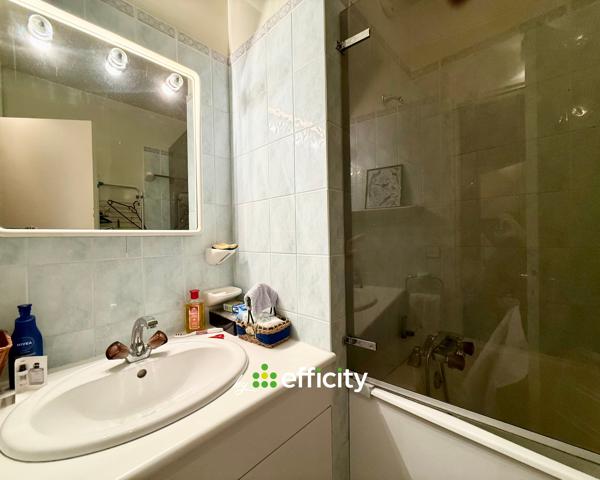 Appartement
         4 pièces
        - 98 m² 430 000 € *