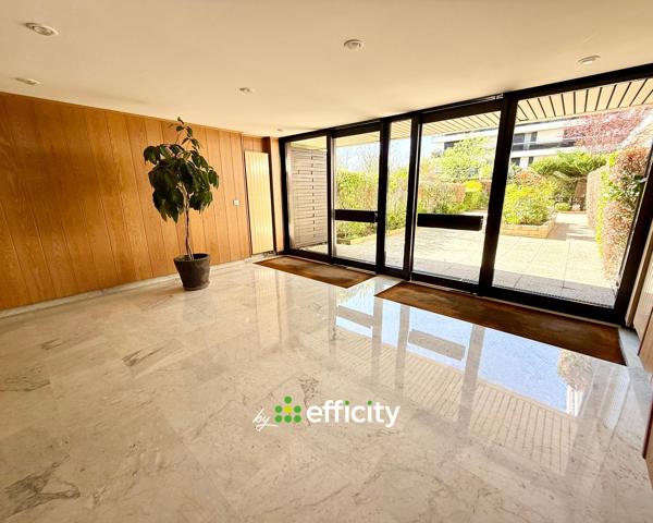 Appartement
         4 pièces
        - 98 m² 430 000 € *