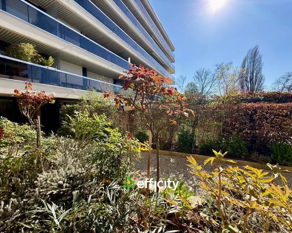 Appartement
         4 pièces
        - 98 m² 430 000 € *
