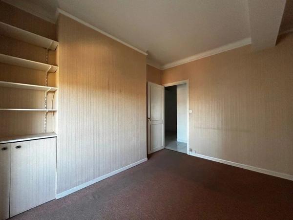 Vente                                                      Appartement
                        
                     3 pièces                      84 m2                     à Perpignan