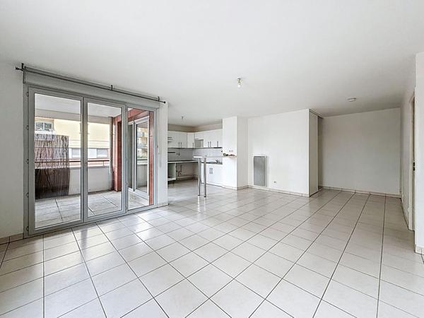 À Vendre - Bel Appartement T3 récent de 70m² avec terrasse. Résidence avec piscine.