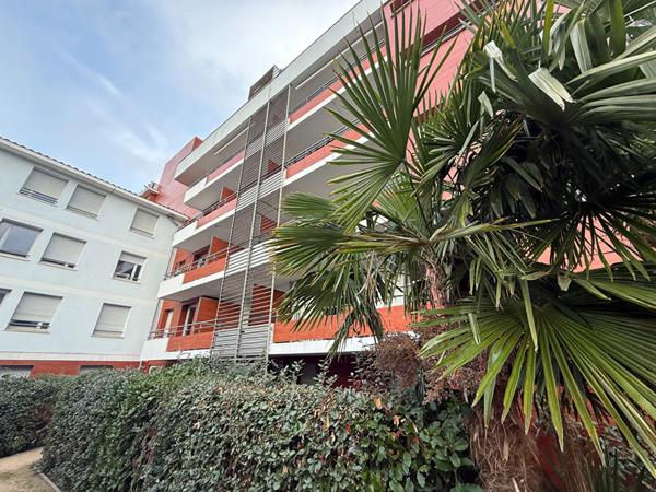 À Vendre - Bel Appartement T3 récent de 70m² avec terrasse. Résidence avec piscine.