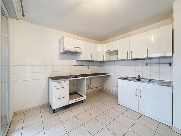 À Vendre - Bel Appartement T3 récent de 70m² avec terrasse. Résidence avec piscine.