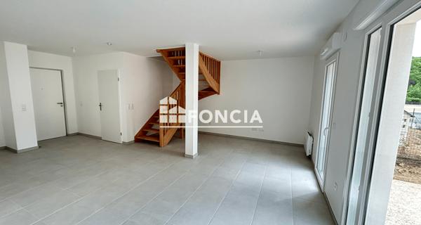 Location Appartement 4 pièces 78.3 m² - Saint-hilarion 78125