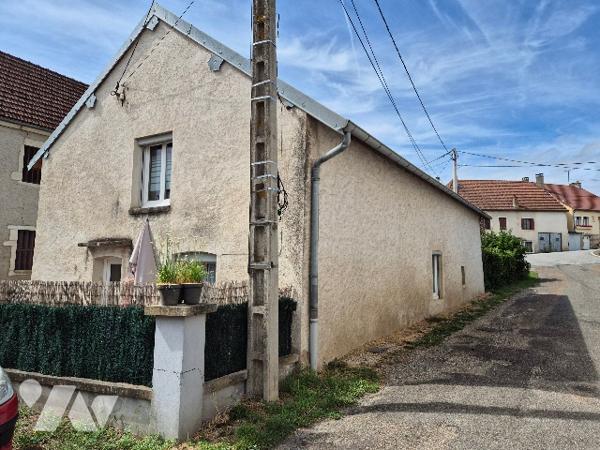 MANTOCHE, maison individuelle avec terrain.