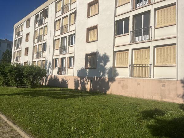 Appartement à VAULX EN VELIN (69120)