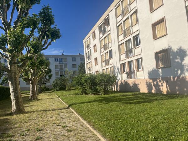 Appartement à VAULX EN VELIN (69120)