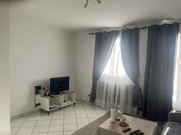 Appartement à VAULX EN VELIN (69120)