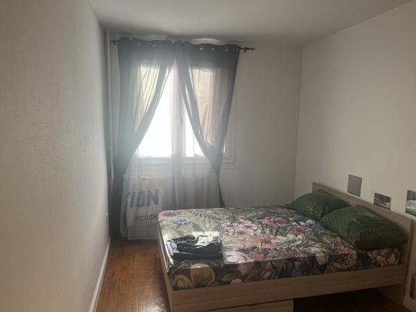 Appartement à VAULX EN VELIN (69120)