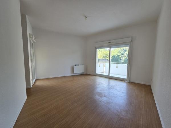 Appartement à louer 620 € CC St-Seurin-sur-l'Isle 3 p 57 m² DPE D