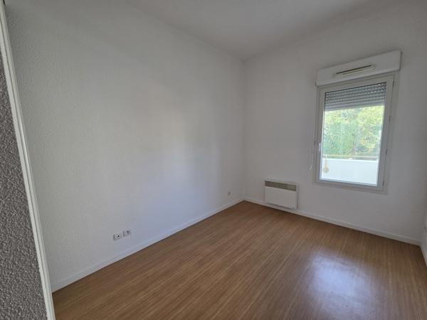 Appartement à louer 620 € CC St-Seurin-sur-l'Isle 3 p 57 m² DPE D