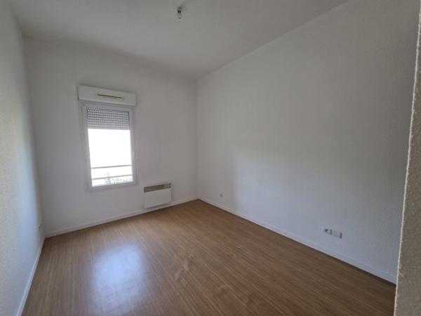 Appartement à louer 620 € CC St-Seurin-sur-l'Isle 3 p 57 m² DPE D
