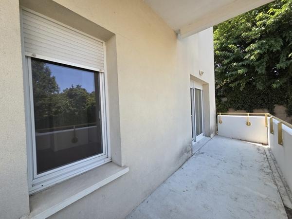 Appartement à louer 620 € CC St-Seurin-sur-l'Isle 3 p 57 m² DPE D