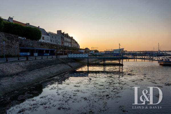 Immobilier Port-Louis - Maison familiale 7 pièces - Vue mer Port-Louis - Jardin arboré - Calme et verdoyant