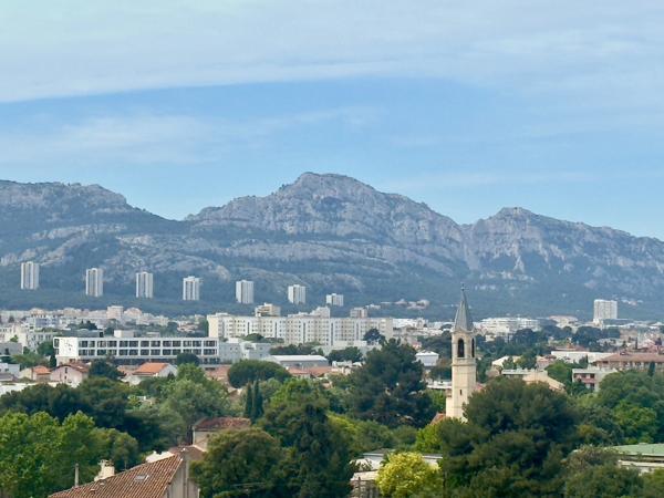 EXCLUSIVITÉ – T2 DERNIER ÉTAGE AVEC BALCON ET VUE DÉGAGÉE VILLE&COLLINES&POINTE MER – RÉSIDENCE BELLEVUE – MARSEILLE 9ᵉ